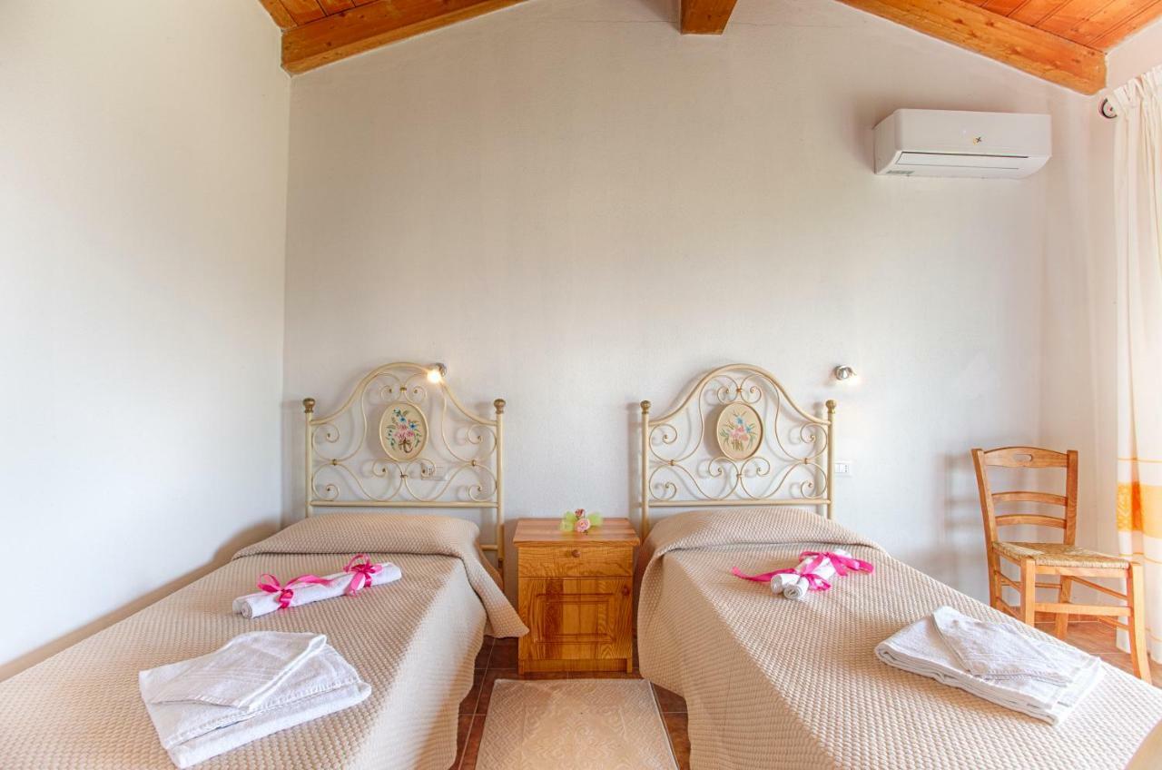 הוילה אולביה Agriturismo Mieleamaro מראה חיצוני תמונה